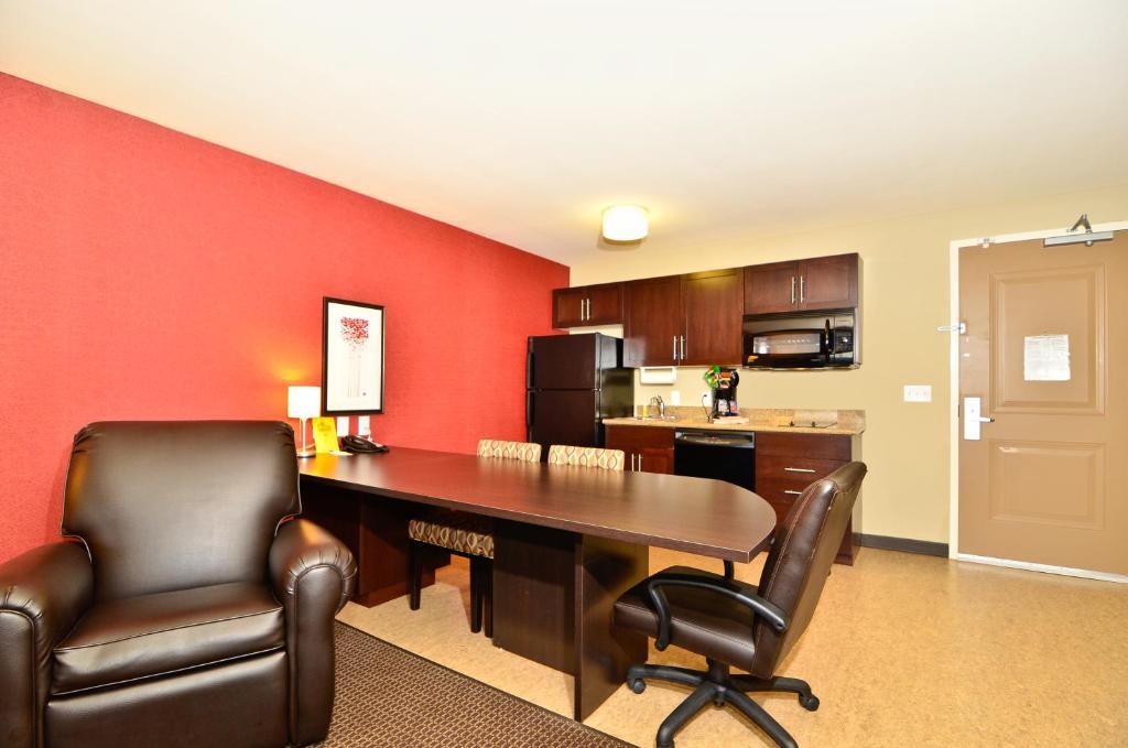 Hawthorn Suites By Wyndham Williston Quarto foto